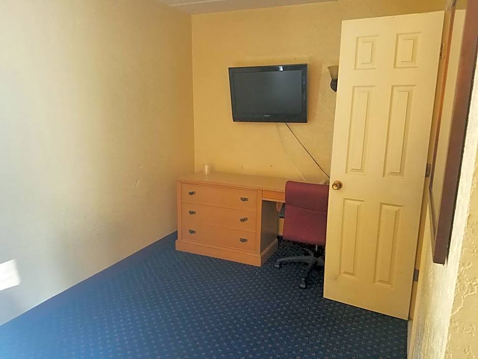 La Casa Inn and Suites