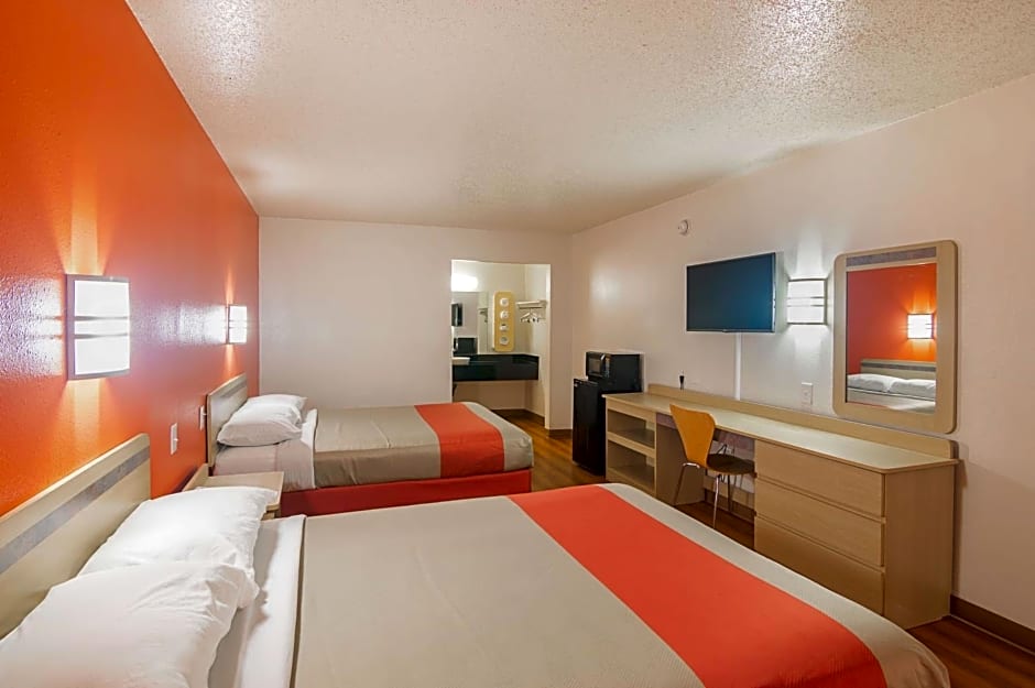 Motel 6-Lawton, OK