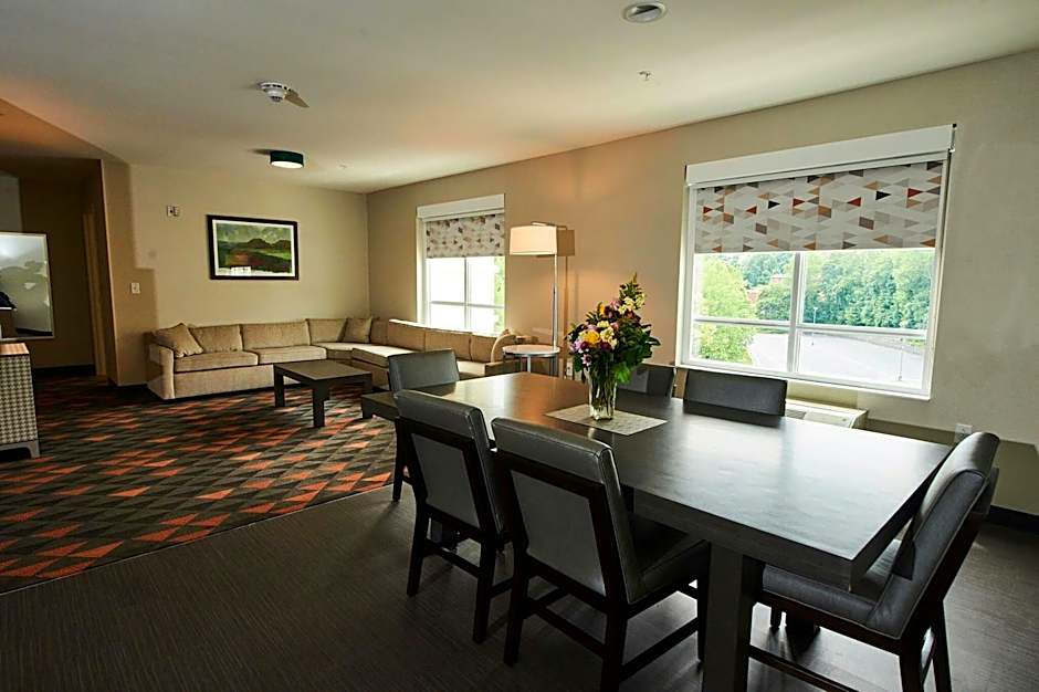 Holiday Inn & Suites Philadelphia W - Drexel Hill by IHG