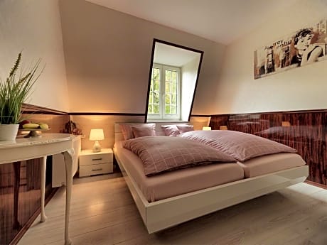 Deluxe Double Room with Bath