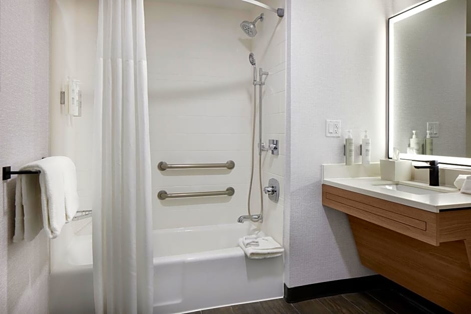 Hampton Inn Newark Airport