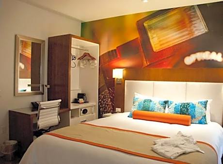 Deluxe Queen Room
