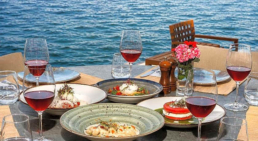 Mare Deluxe Residences  & Villas