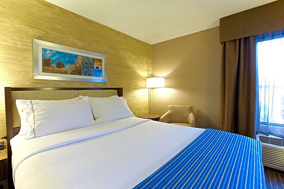 Holiday Inn Express Fargo - West Acres By IHG