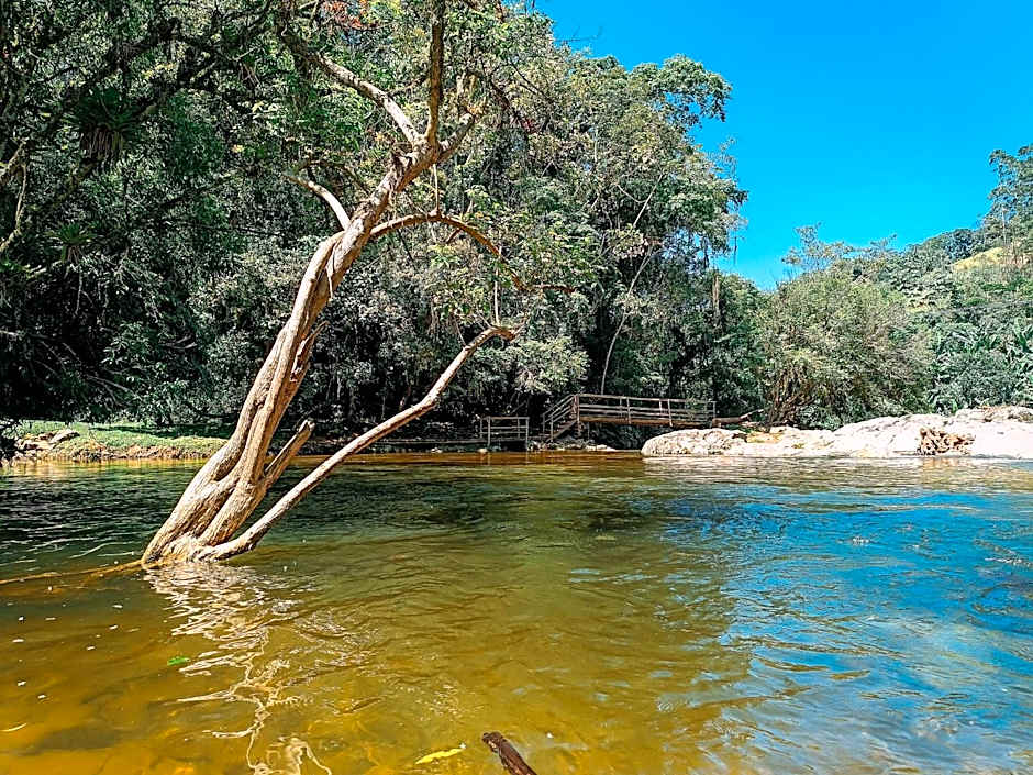 Suíte com Mezanino e Cachoeira no Quintal