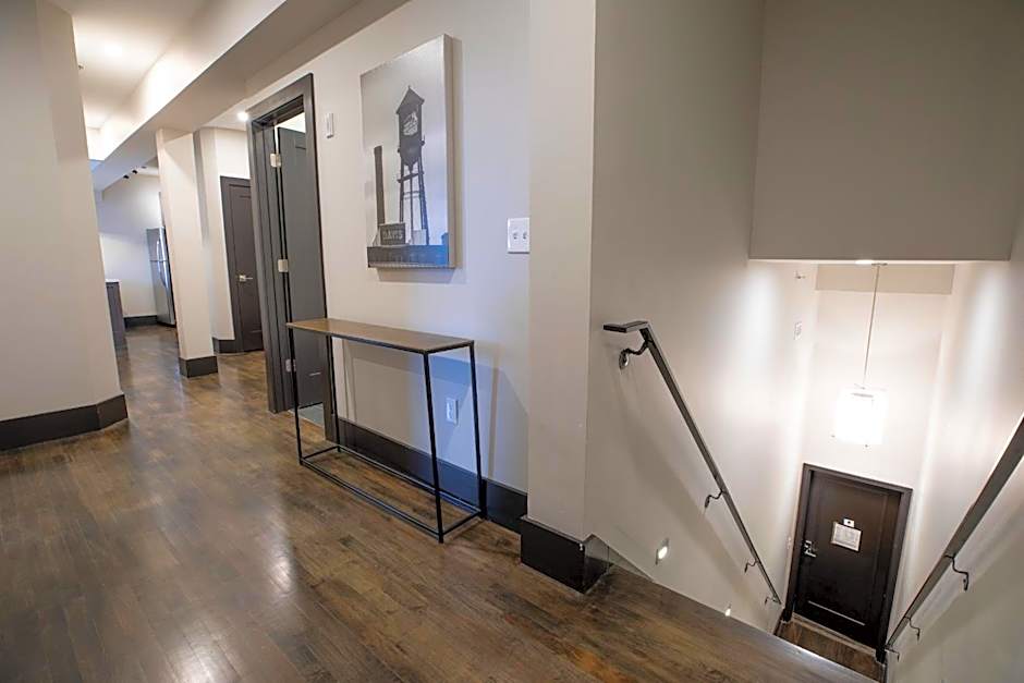 The Bee Hotel, Danville