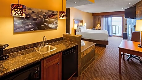 Suite-1 King Bed, Non-Smoking, Steam Shower, Whirlpool, Fireplace, Lake Front Balcony, No Pets Allow