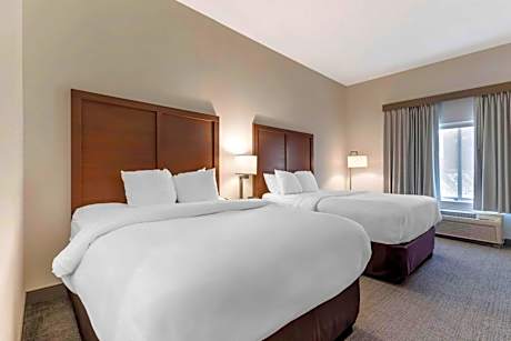 Queen Room with Two Queen Beds and Roll-In Shower - Accessible/Non Smoking