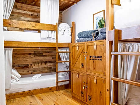 Bunk Bed in Mixed Dormitory Room
