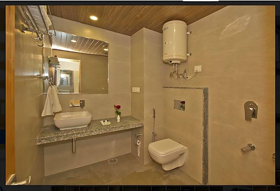 Sarthak Regency (Centrally Heated & Air cooled)