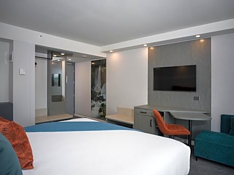 Superior Lakefacing King