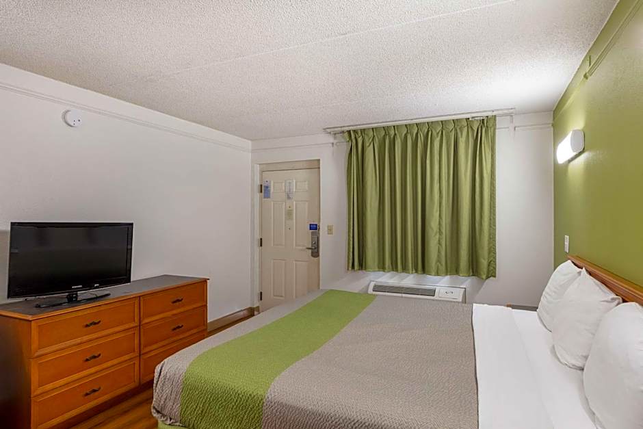 Motel 6-Knoxville, TN