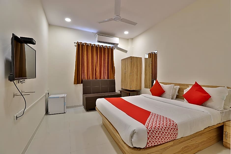 Hotel Radhanand by OYO Rooms – Ahmedabad, TN