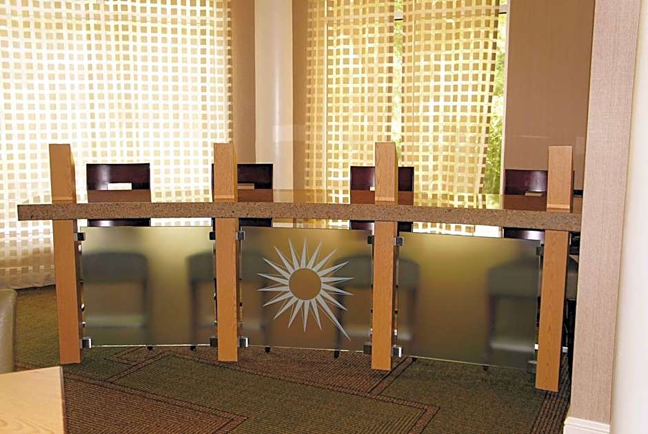 La Quinta Inn & Suites by Wyndham Houston Bush Iah South