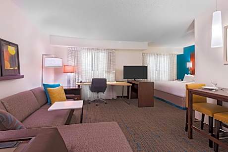 King Studio with Sofa Bed - Hearing Accessible