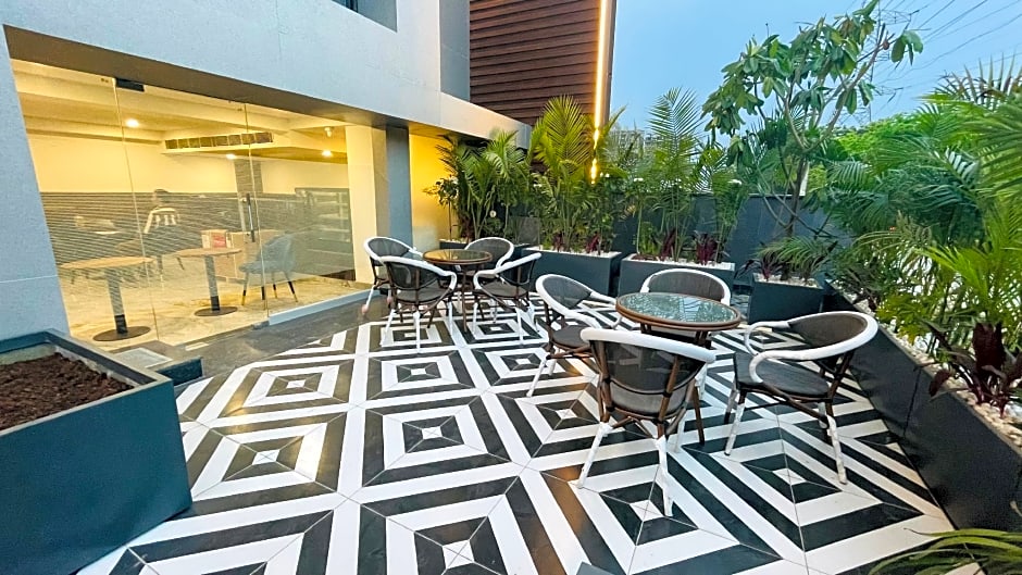 Saltstayz Select - Golf Course Road & Sector 57