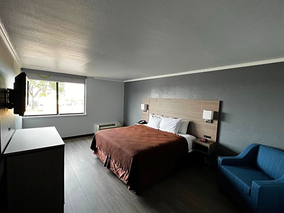 Super 8 by Wyndham Fort Worth Entertainment District