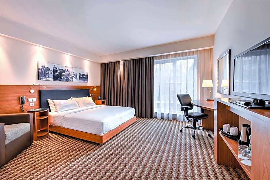 Hampton By Hilton Warsaw Airport