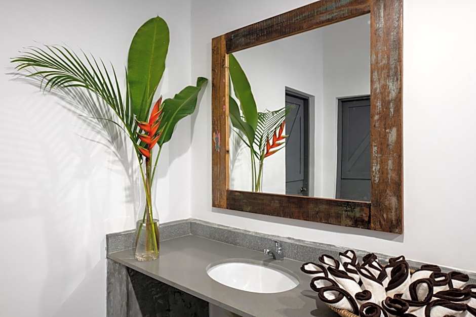 Casa Beach Hotel "Casa Del Mar"