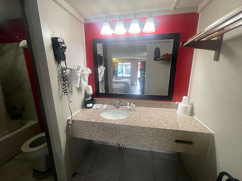 Super 8 by Wyndham Monroe