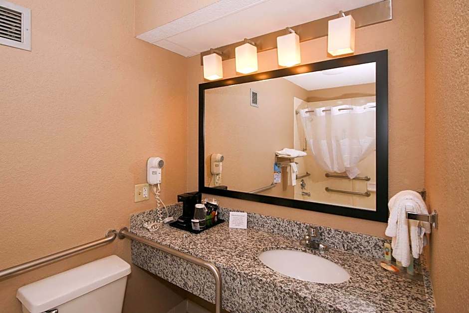Quality Inn Clinton - Laurens I-26