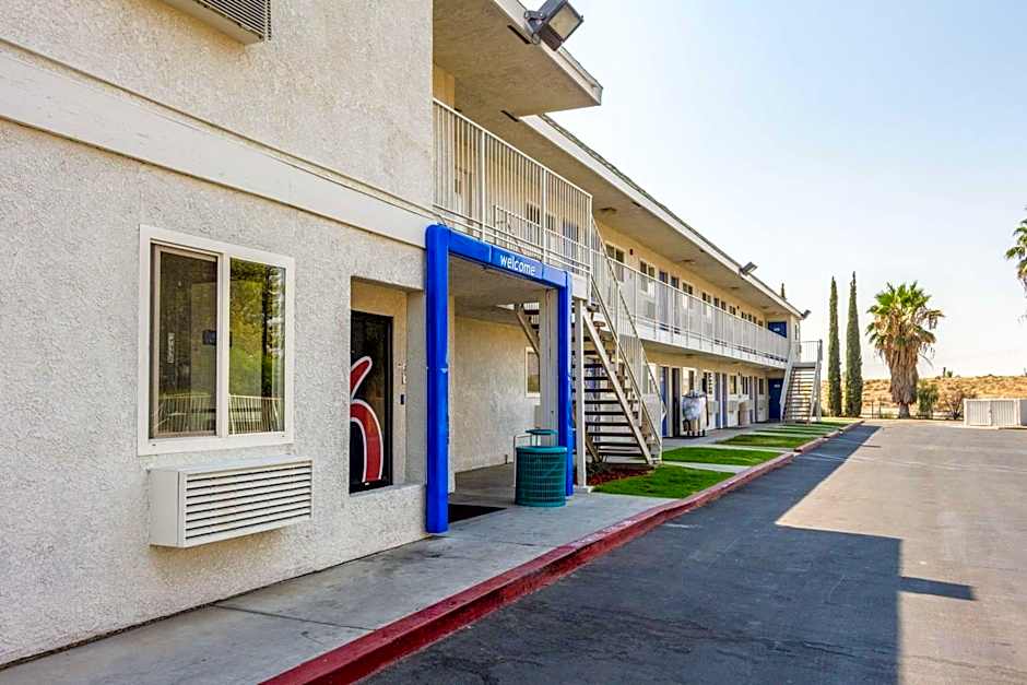 Motel 6-Bakersfield, CA - East