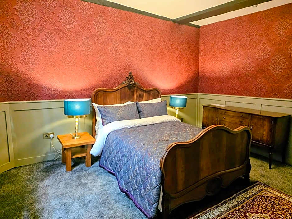 The New Inn by Roomsbooked