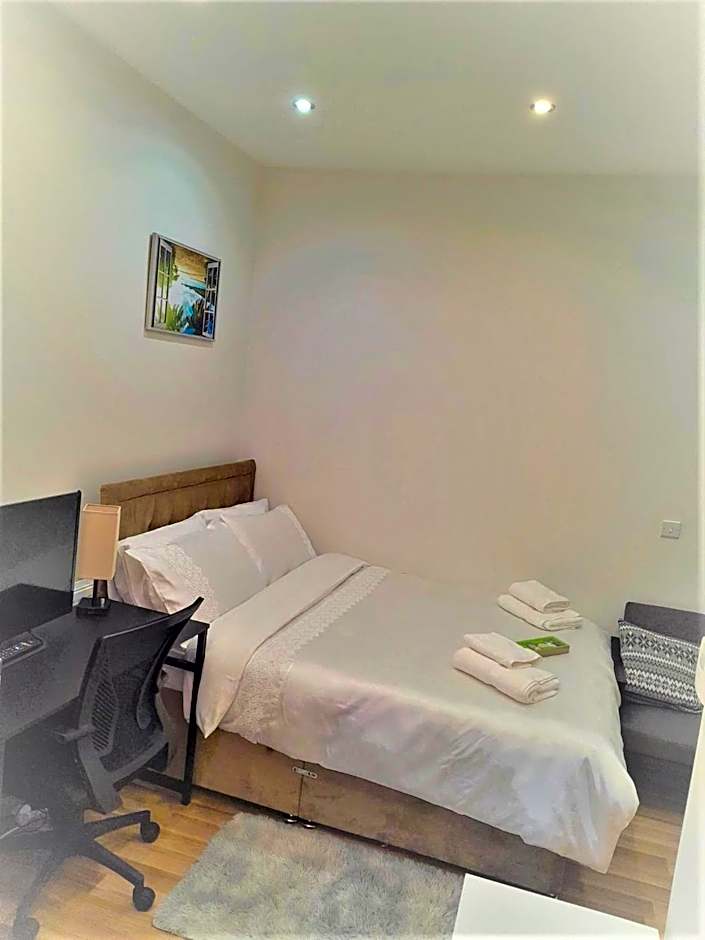 MIA Residence - Entire Studio apartment - City View - London - Next to Ealing Broadway Station