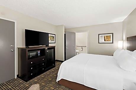 King Room with Roll-in Shower - Disability Access/Non-Smoking