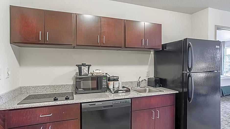 Cobblestone Hotel & Suites - Torrington