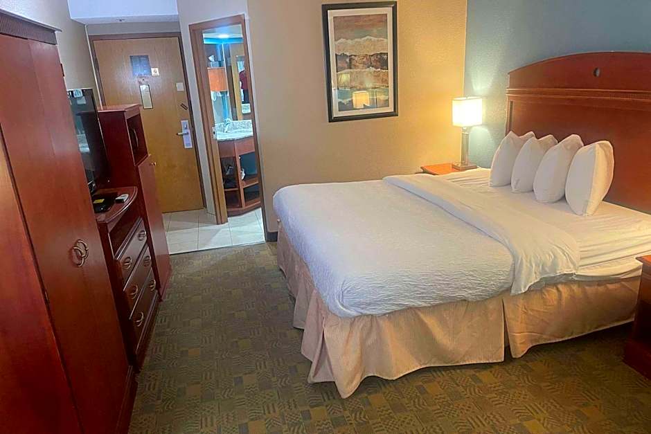 Days Inn by Wyndham Englewood Dayton Airport