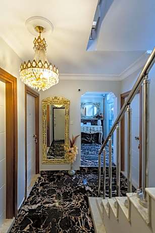 8 Rooms House