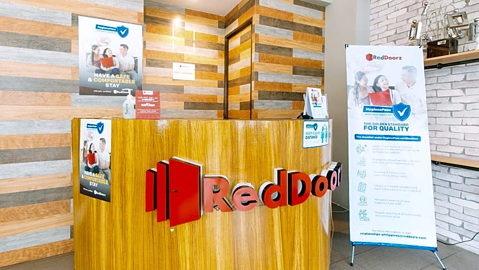 RedDoorz Plus near Osmena Highway 2