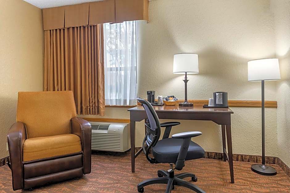 Comfort Inn At Thousand Hills