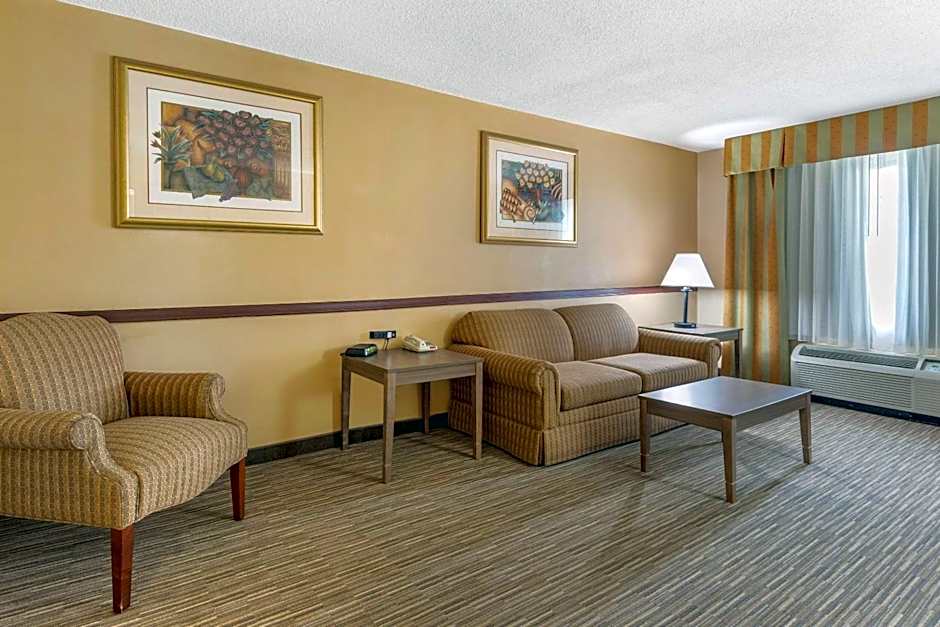 Quality Inn & Suites Hanes Mall