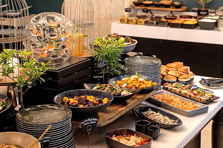  Skylark, Aluma Hotel & Resort