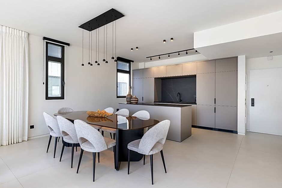 High Living Sea View by Five Stay