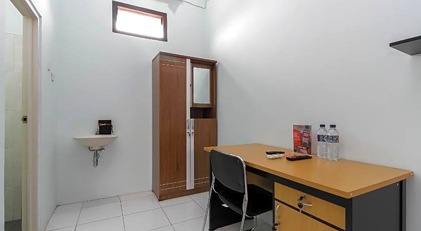 RedDoorz @ Jagakarsa 2