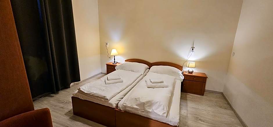 MVA House Teplice, Šanovský park