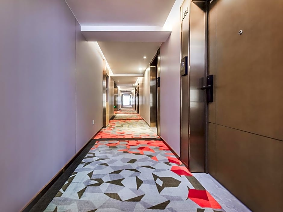 Boman Hotel Maoming High-speed ​​Railway Station South Aiqinghai Shopping Park