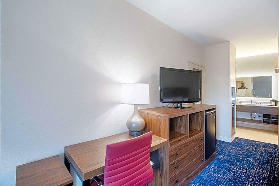 Econo Lodge Inn & Suites Foley-North Gulf Shores