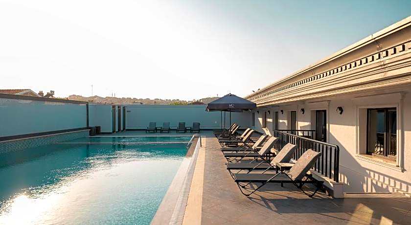 MQ Hotel Suites & SPA