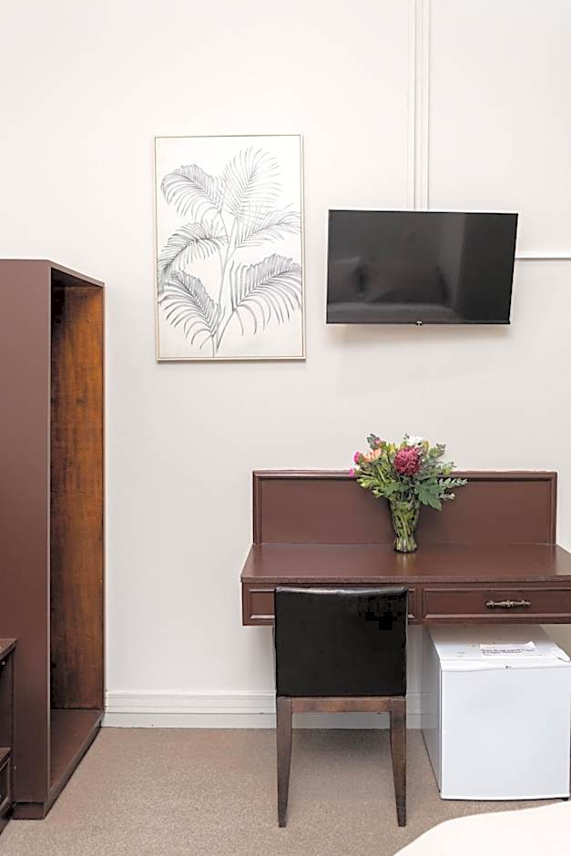 New Crown Hotel Motel