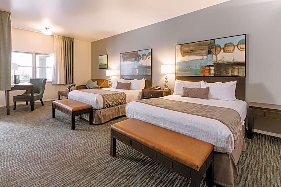 Tamarack Beach Hotel