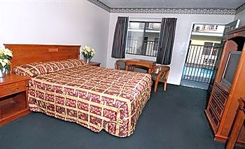 Hollywood Inn Express North