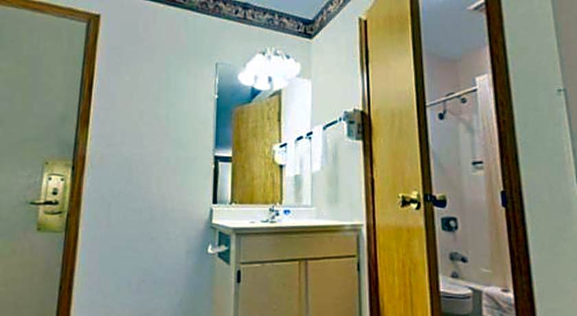 Americas Best Value Inn & Suites Thief River Falls