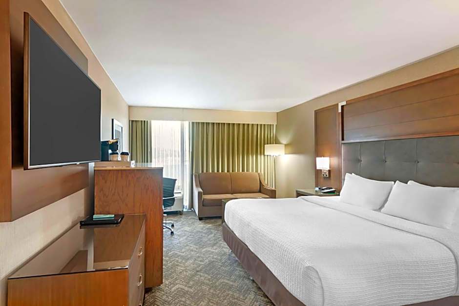 Best Western Plus Kansas City Sports Complex Hotel