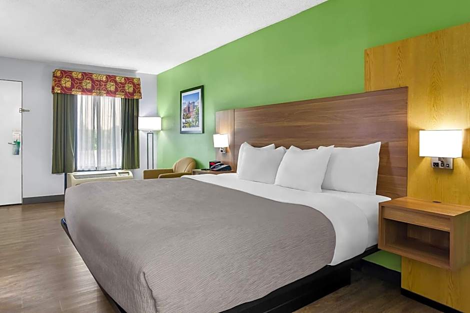 Quality Inn & Suites Greenville - Haywood Mall