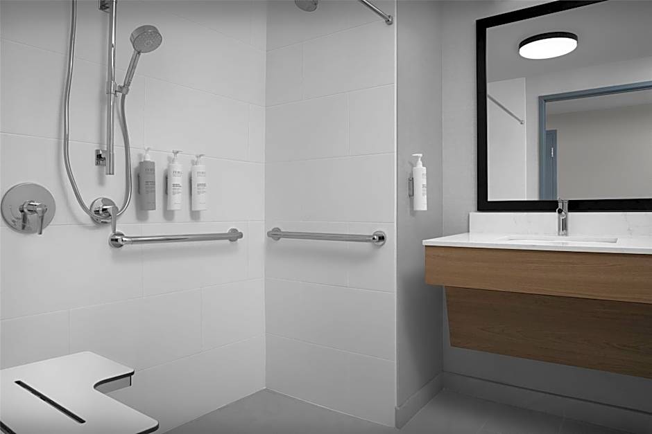 Hampton Inn By Hilton Indianapolis Downtown Across from Circle Centre