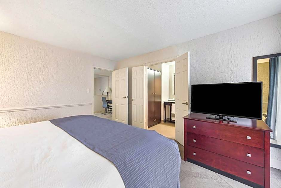 The Blu Hotel Blue Ash Cincinnati, an Ascend Collection Hotel